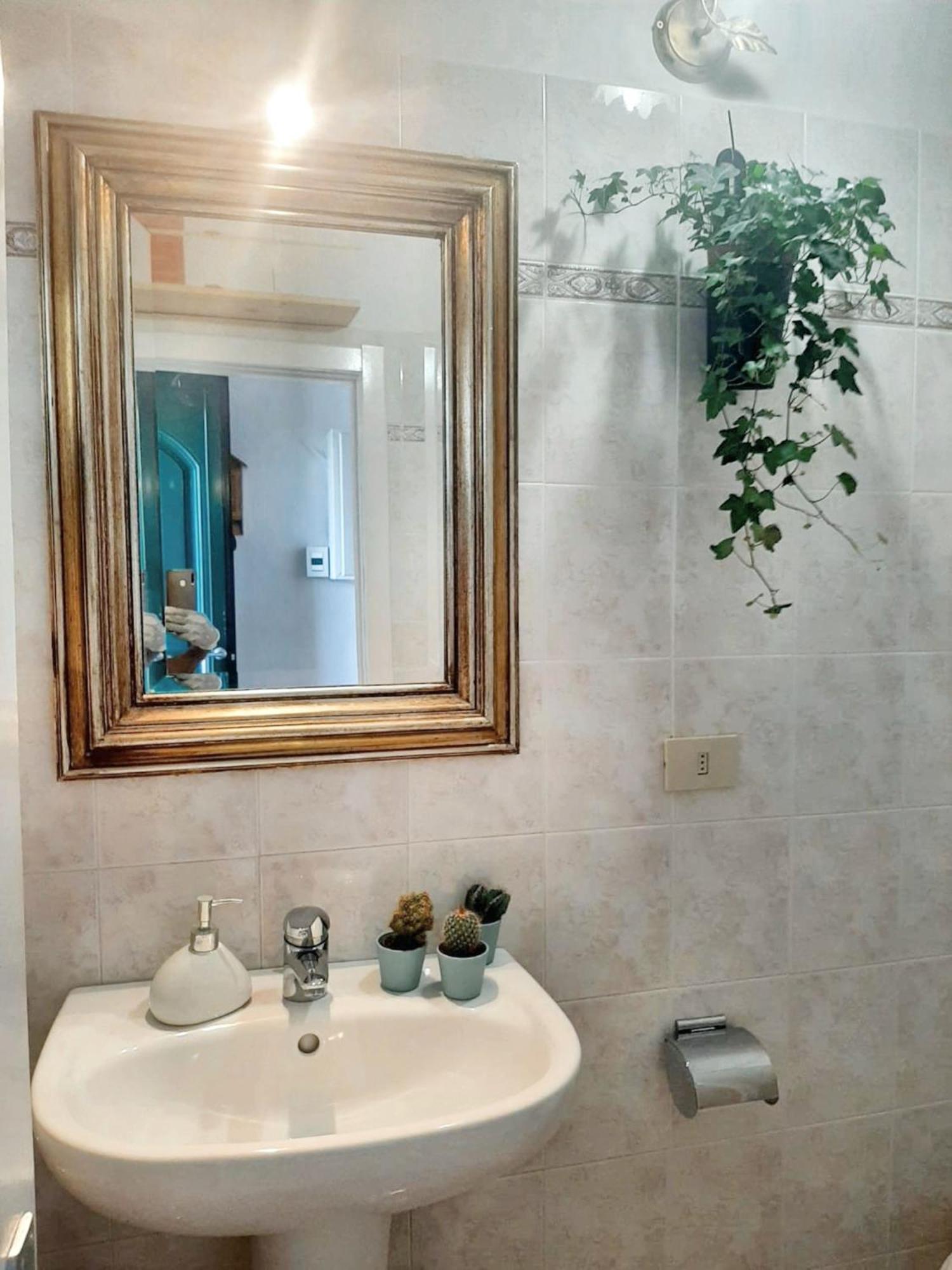 Comfortable Apartment With Sea View In Falcinello Eksteriør bilde